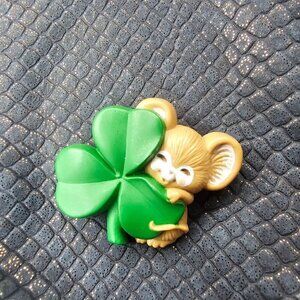 Vintage 1988 Hallmark Mouse & Shamrock Brooch Pin